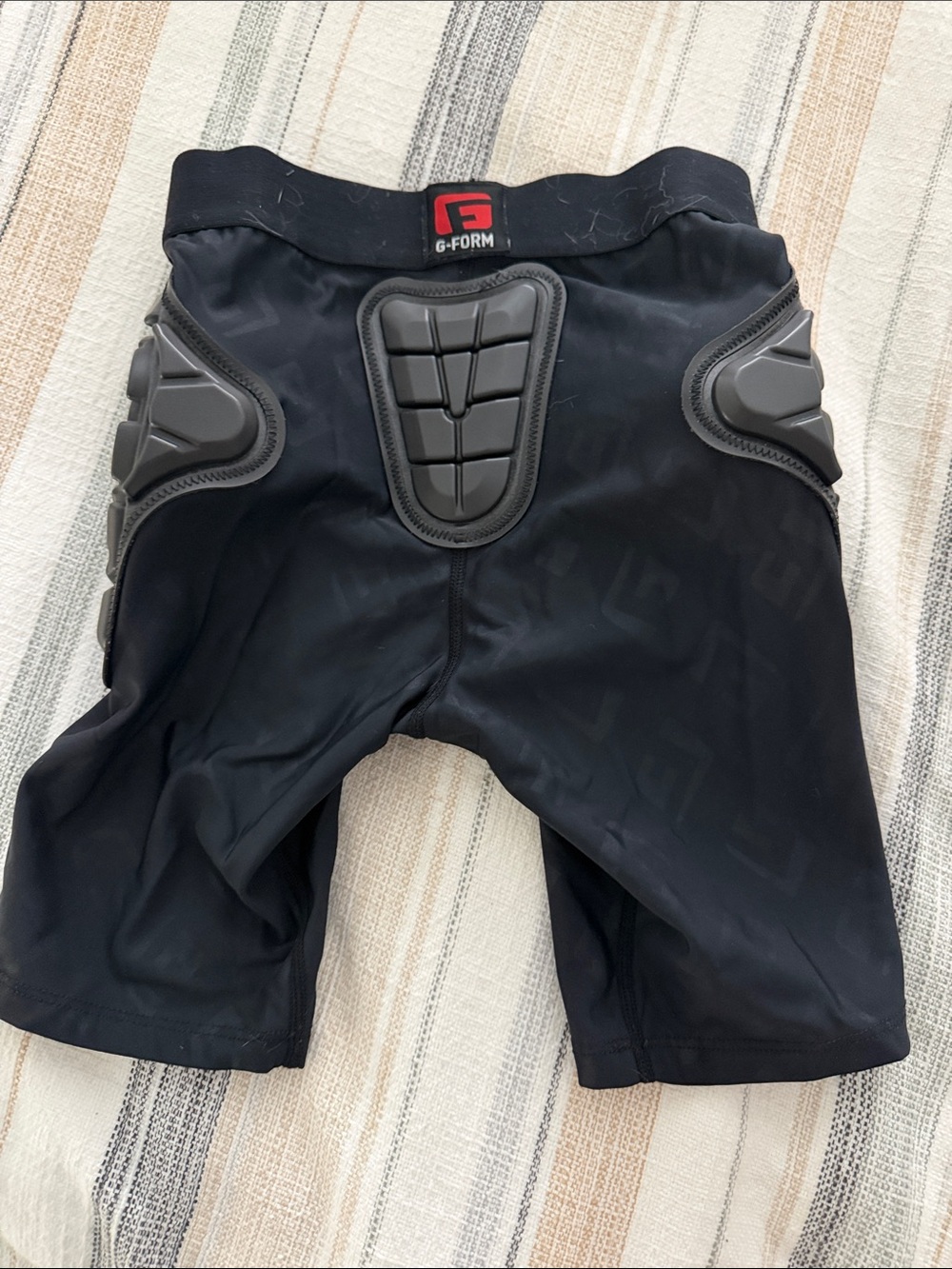 G-Form Pro-X youth small Paddedd Compression Mountain Bike Shorts - Picture 3 of 4